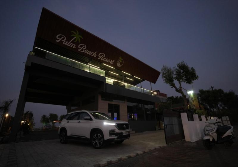 Palm Beach Resort Valsad Экстерьер фото